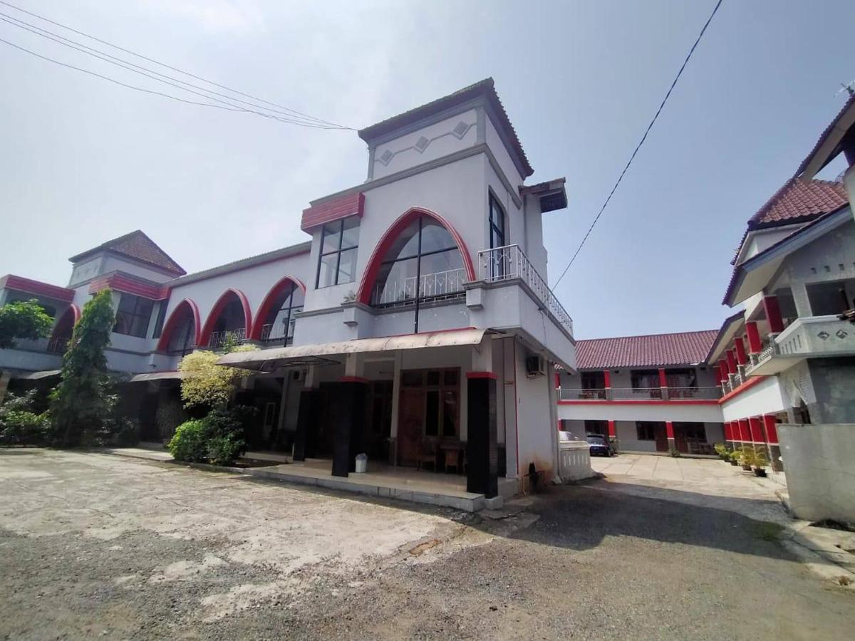 Hotel Asri Baru Purwokerto Exteriör bild